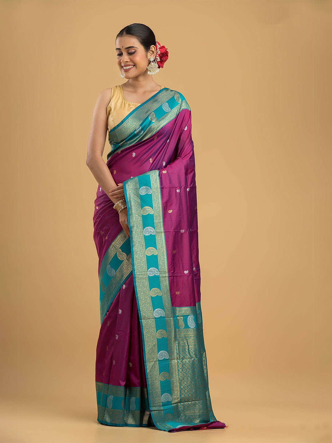 

Dheu Woven Design Zari Silk Blend Kanjeevaram Saree, Magenta