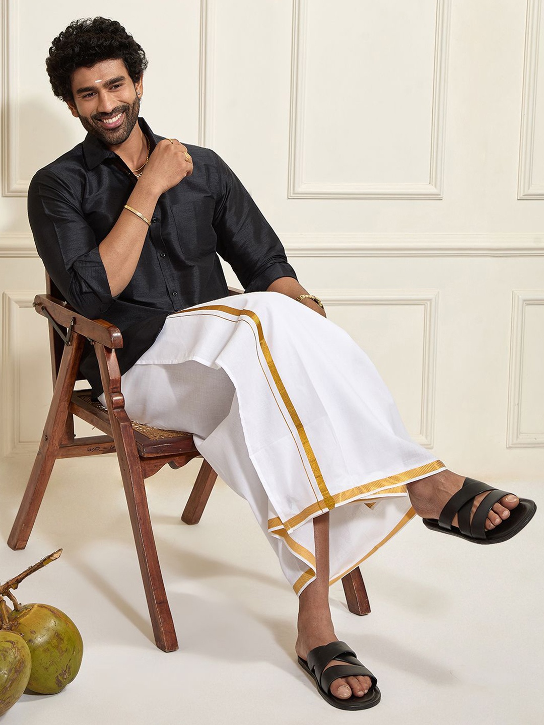 

VASTRAMAY Shirt Collar Long Roll-Up Sleeves Shirt With Veshti, Black