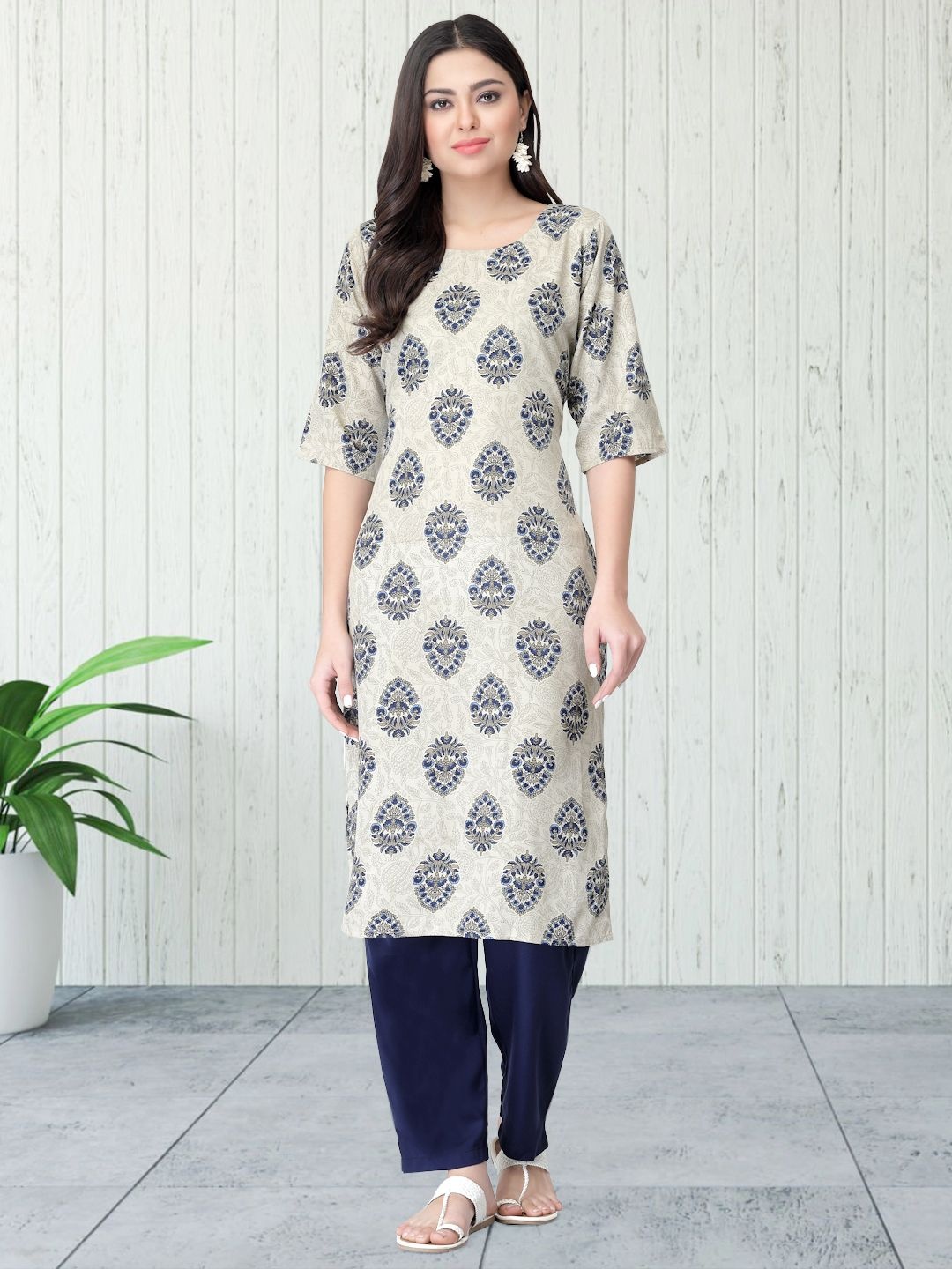 

7Threads Ethnic Motifs Printed Round Neck Straight Kurta With Trousers, Grey