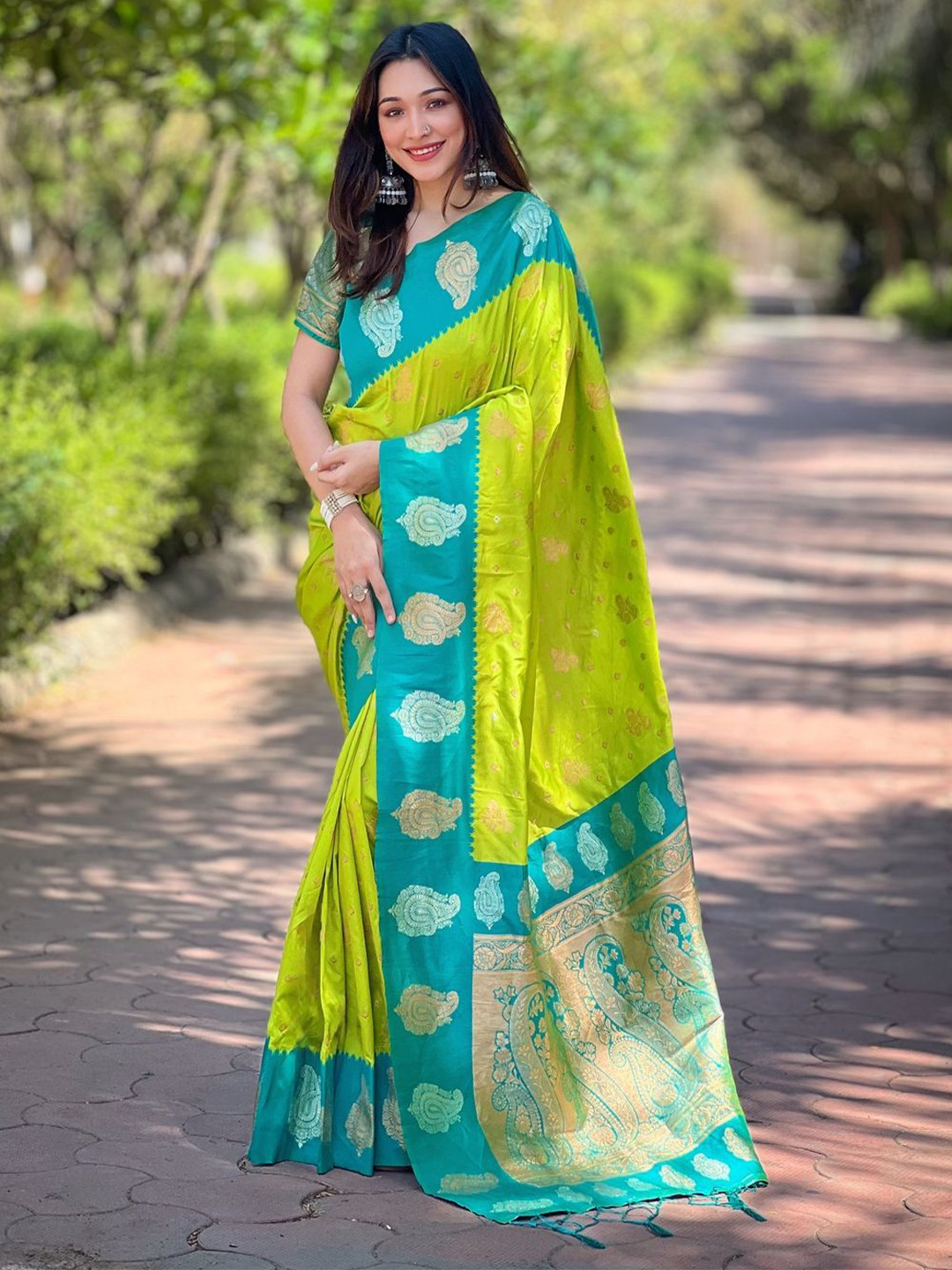

Suha Woven Design Zari Art Silk Kanjeevaram Saree, Green
