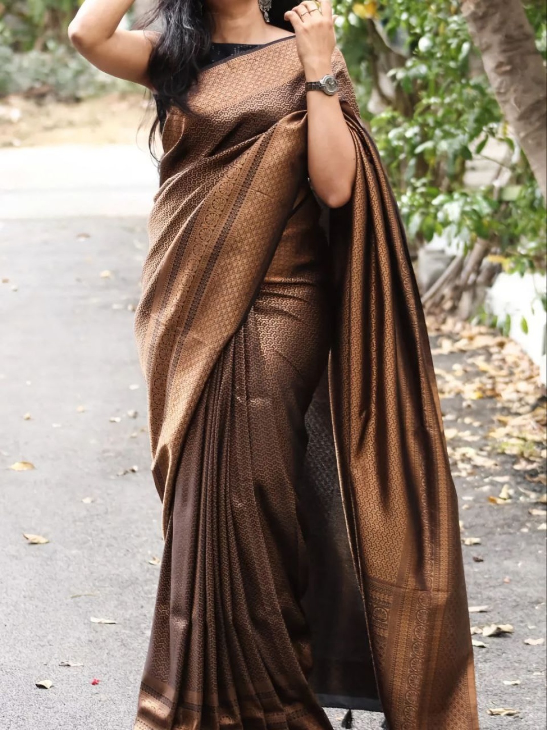 

KALINI Woven Design Zari Banarasi Saree, Black