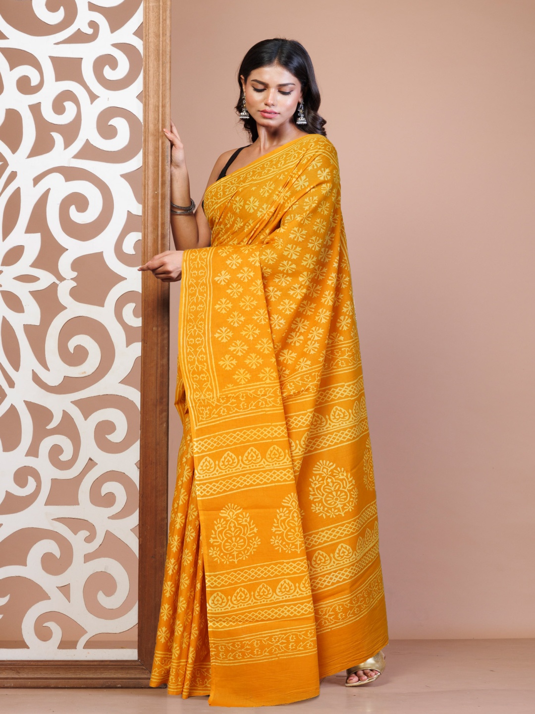 

Unnati Silks Ethnic Motifs Pure Cotton Handloom Block Print Saree, Yellow