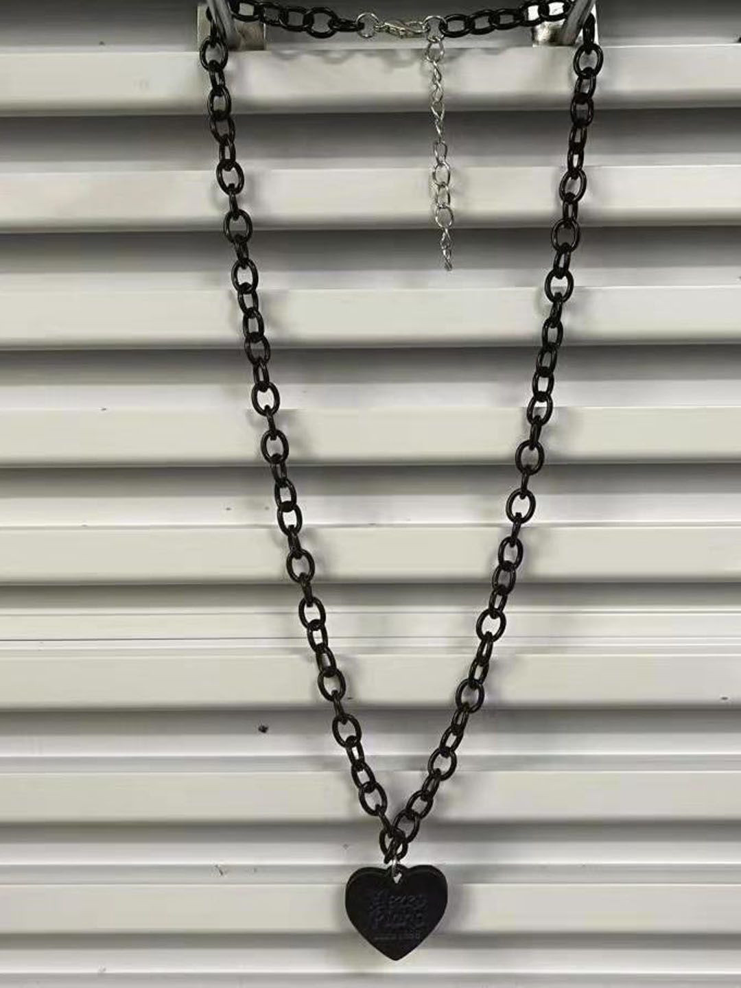 

StyleCast Elegant Black Minimal Heart Shaped Chain