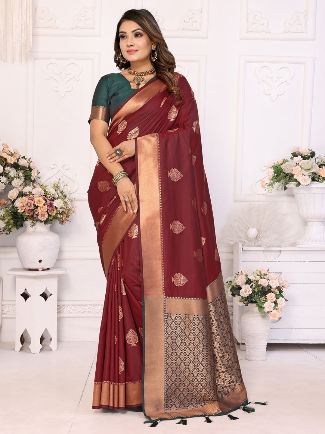 

Panzora Woven Design Zari Silk Blend Banarasi Saree, Maroon