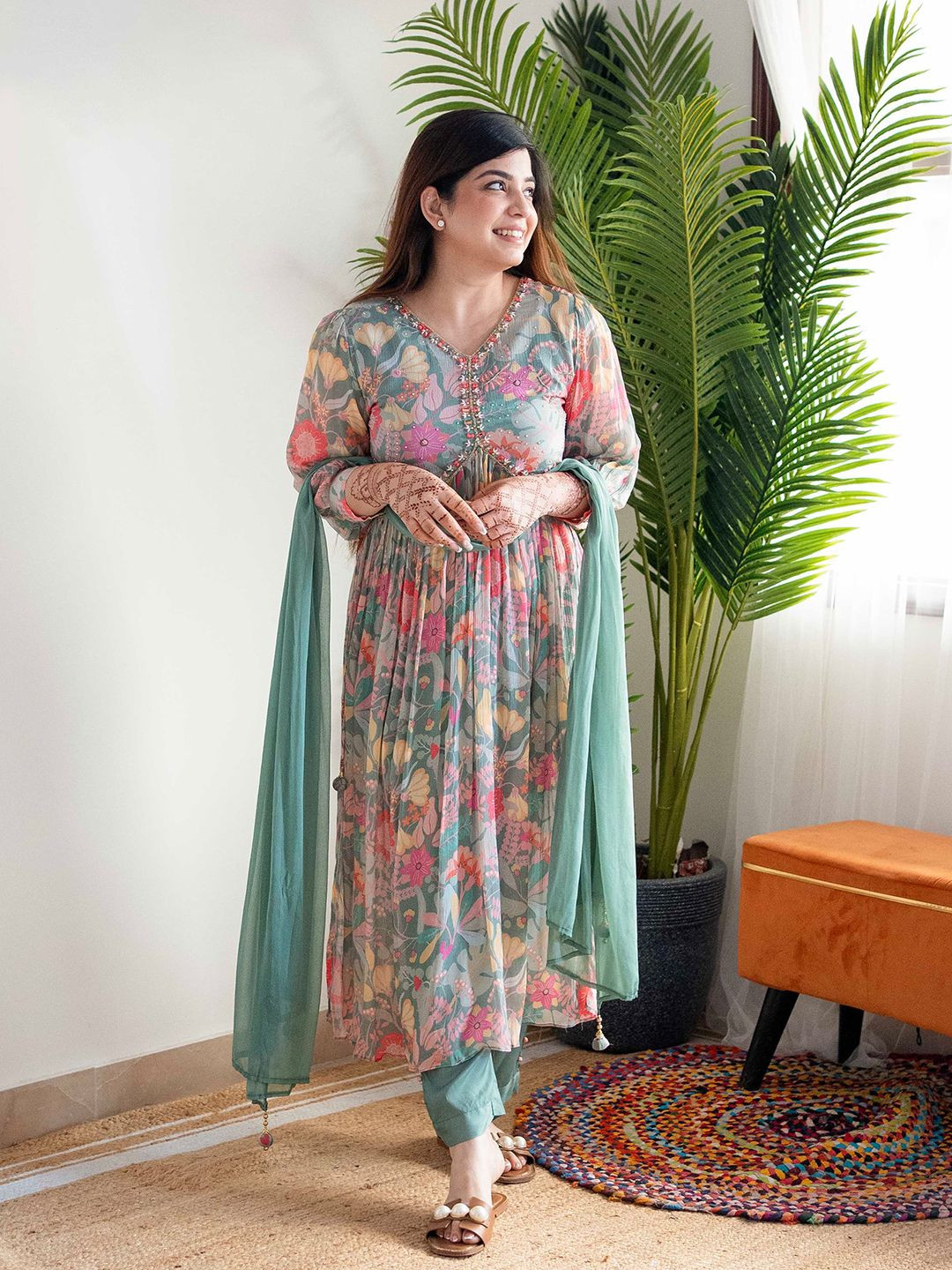 

Siya Fashion Women Floral Embroidered Regular Kurta with Trousers & With Dupatta, Green