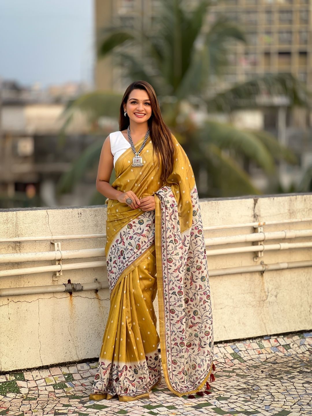 

Suha Art Silk Kanjeevaram Saree, Gold