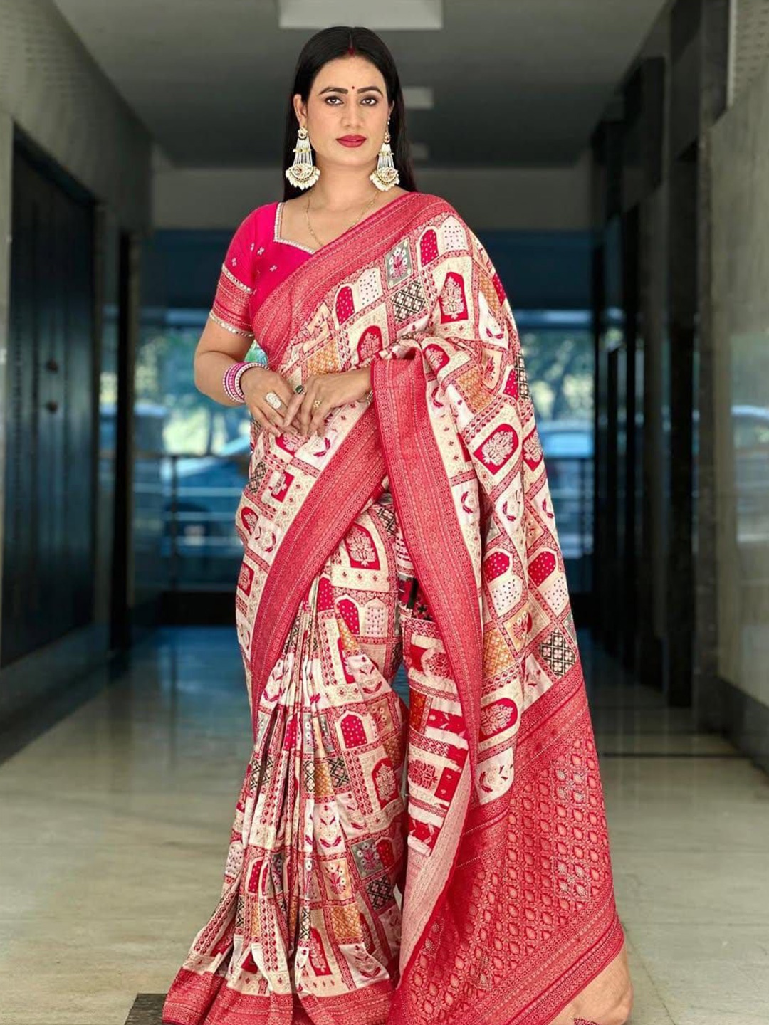 

MANSUBHA Woven Design Zari Silk Blend Banarasi Saree, Pink