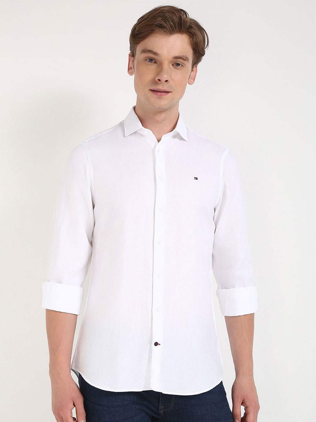 

Tommy Hilfiger Men Slim Fit Spread Collar Solid Cotton Casual Shirt, White