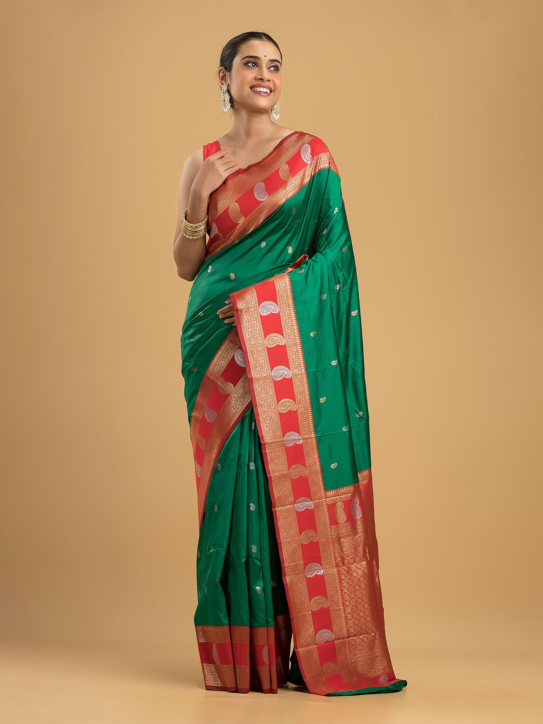 

Dheu Woven Design Zari Silk Blend Kanjeevaram Saree, Green