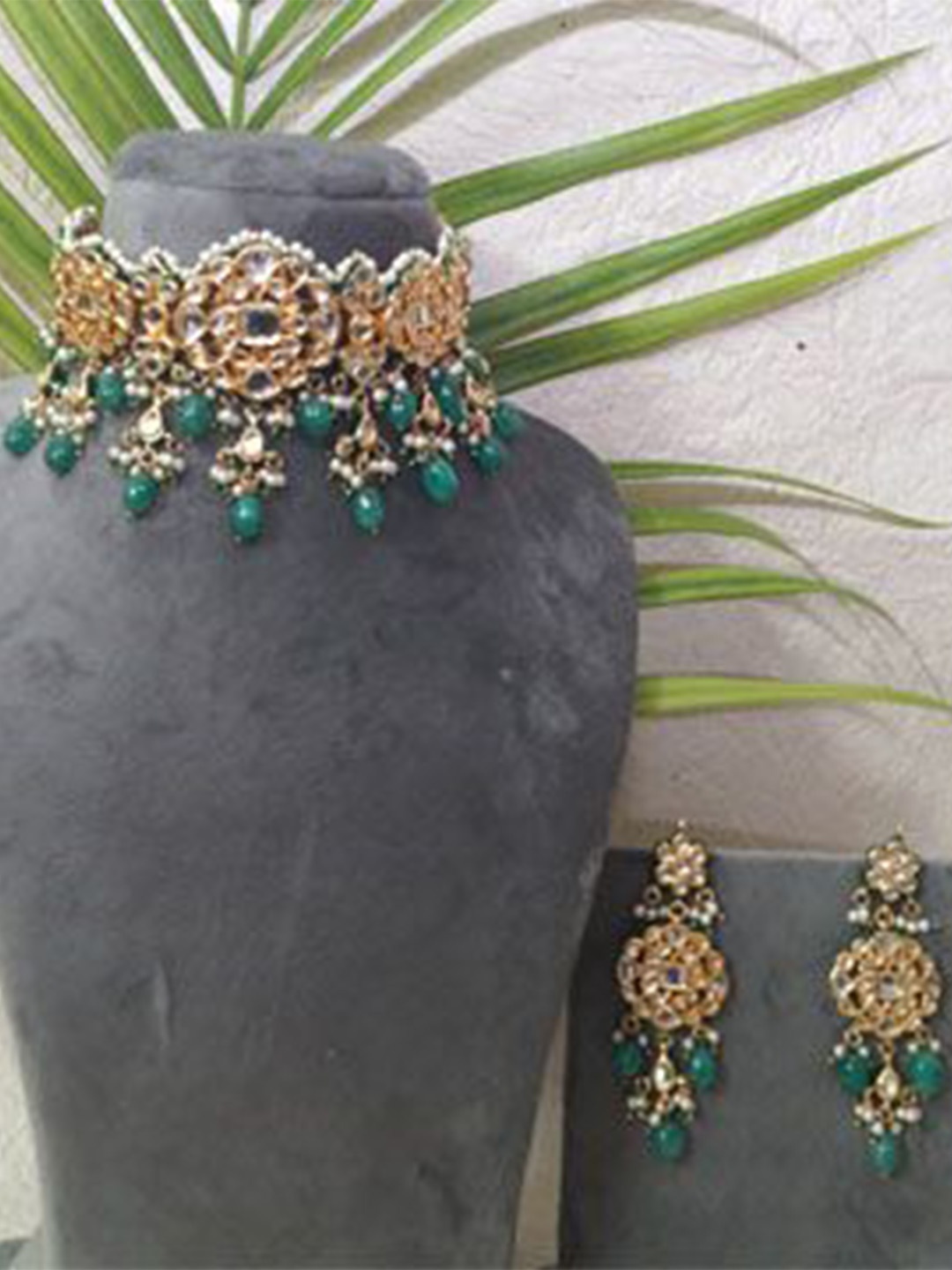 

STYLE DECO Gold-Plated Kundan-Studded & Beaded Mahima Chokar Jewellery Set
