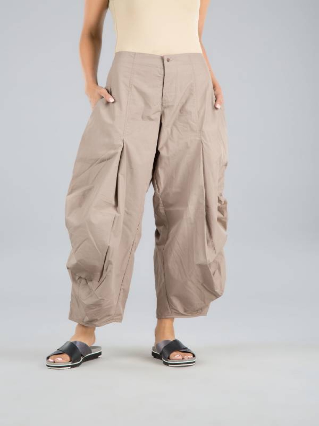 

VASSTRAM Women Relaxed Cotton Mid-Rise Loose Fit Culottes Trousers, Beige