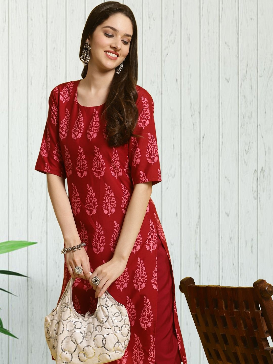 

7Threads Paisley Printed Round Neck Straight Kurta with Trousers, Red