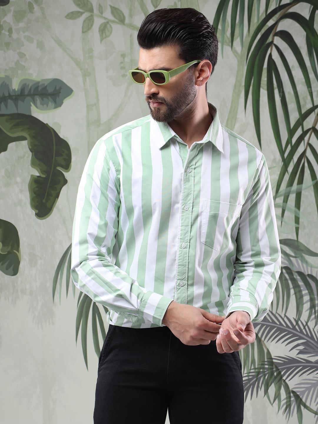

Kotty Men Spread Collar Vertical Striped Casual Shirt, Green