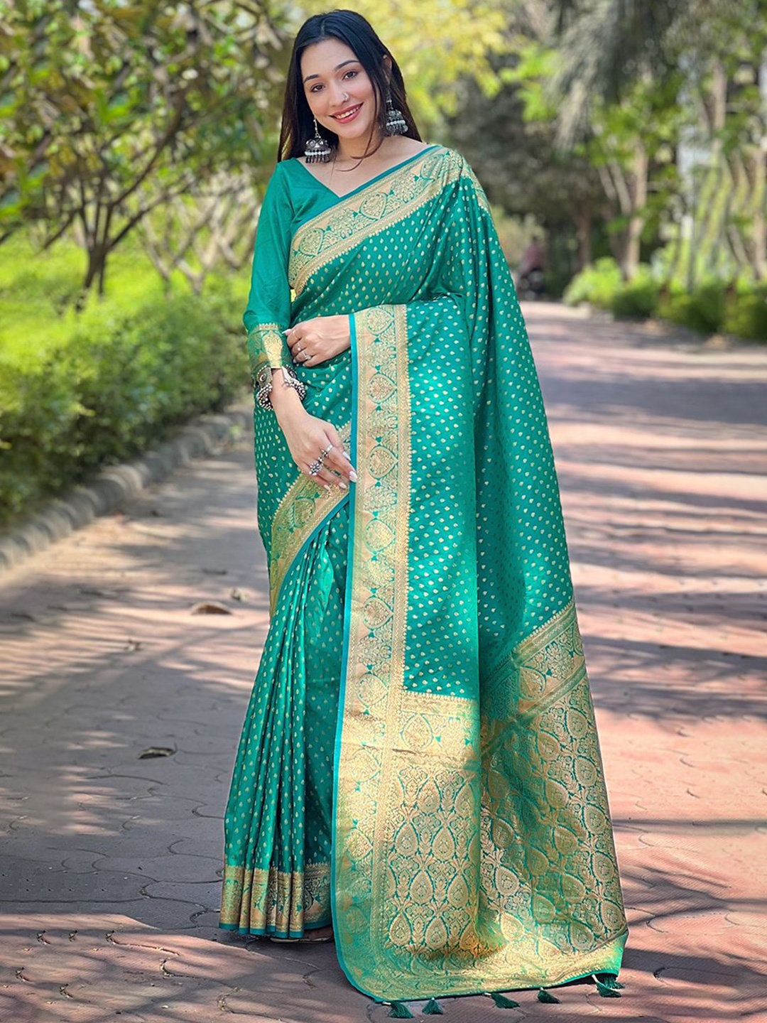 

Suha Art Silk Banarasi Saree, Green