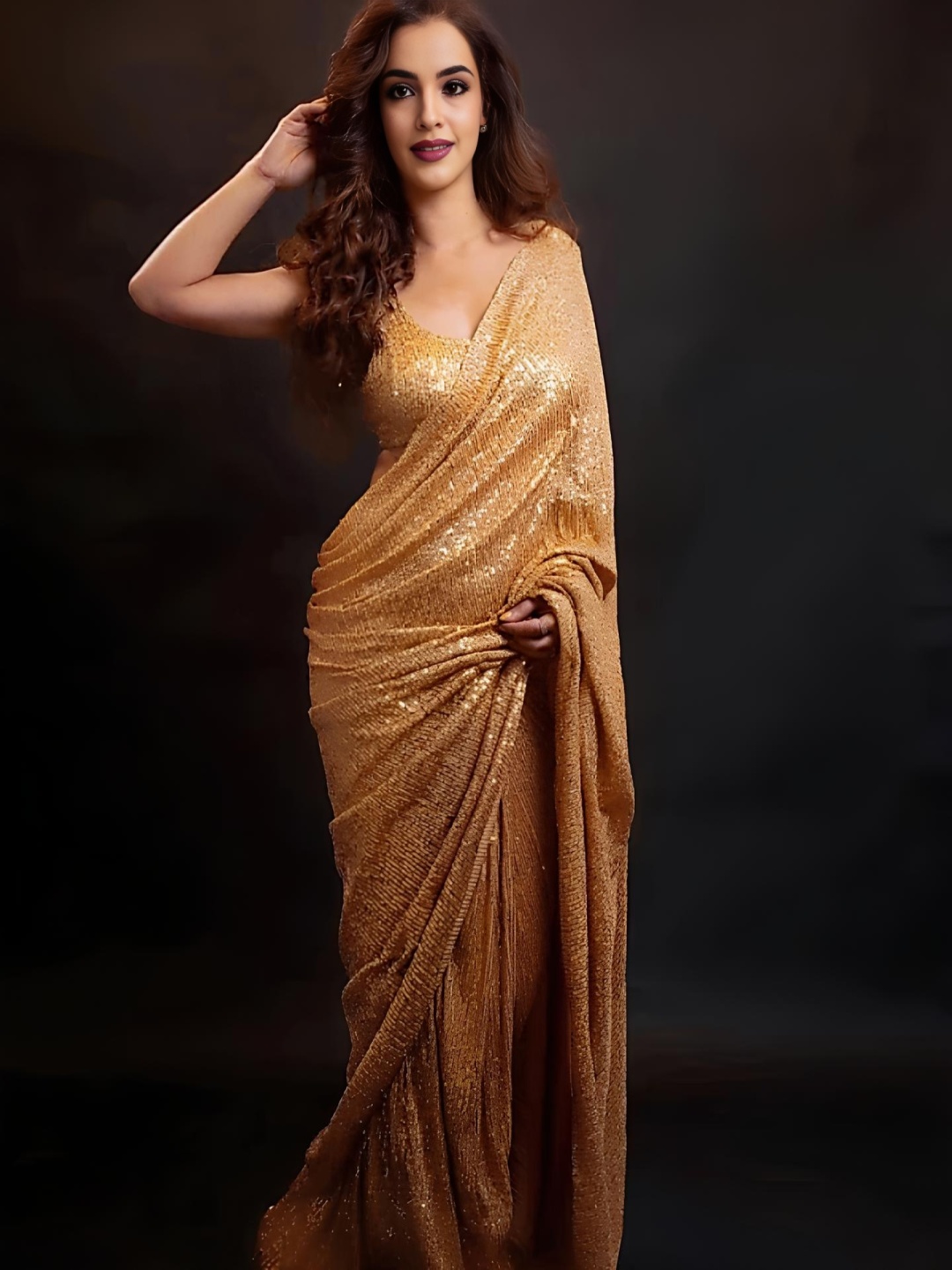 

ANJANI TEXTILE Embellished Sequinned Saree, Gold