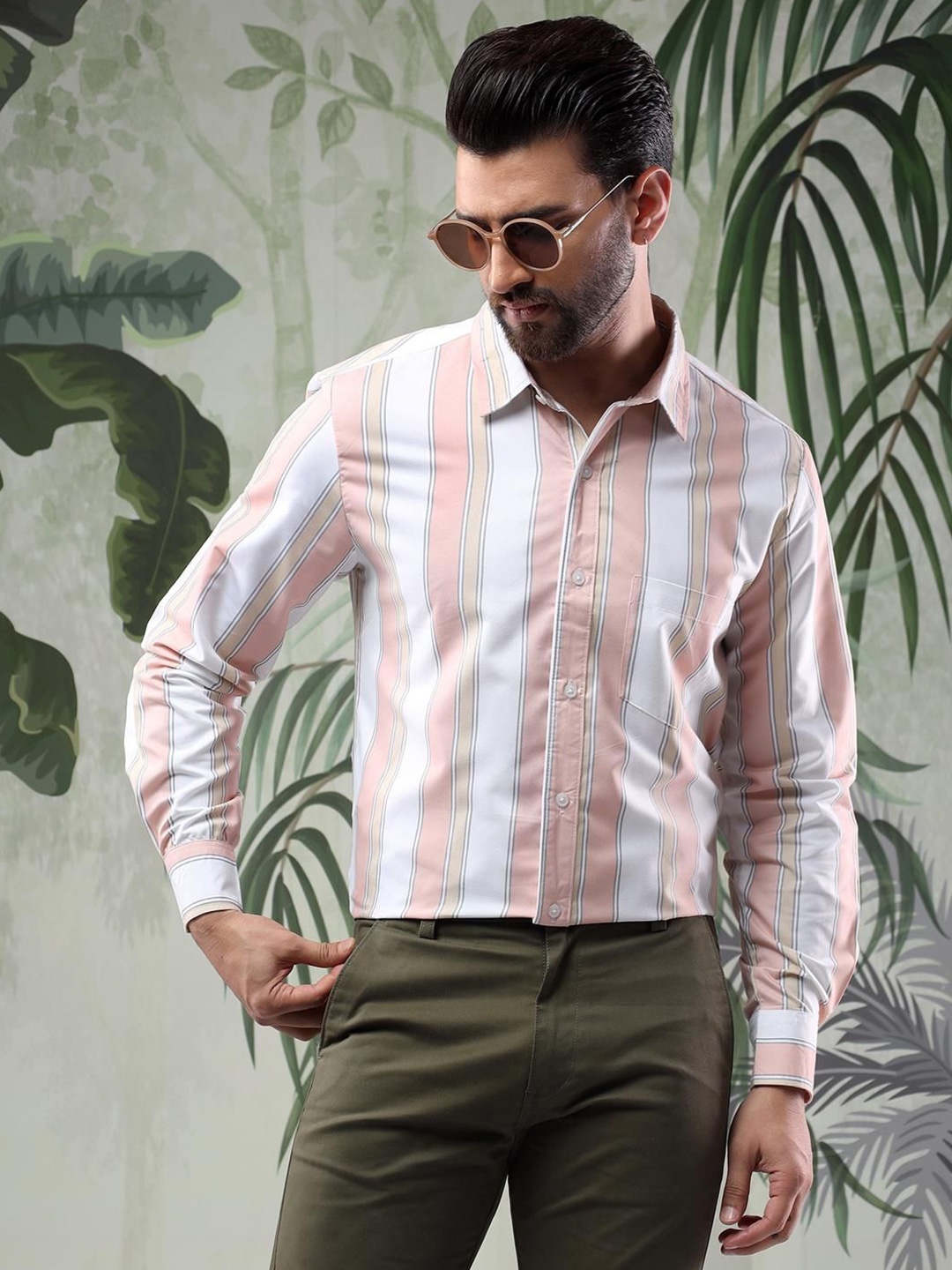 

Kotty Men Spread Collar Vertical Striped Casual Shirt, White