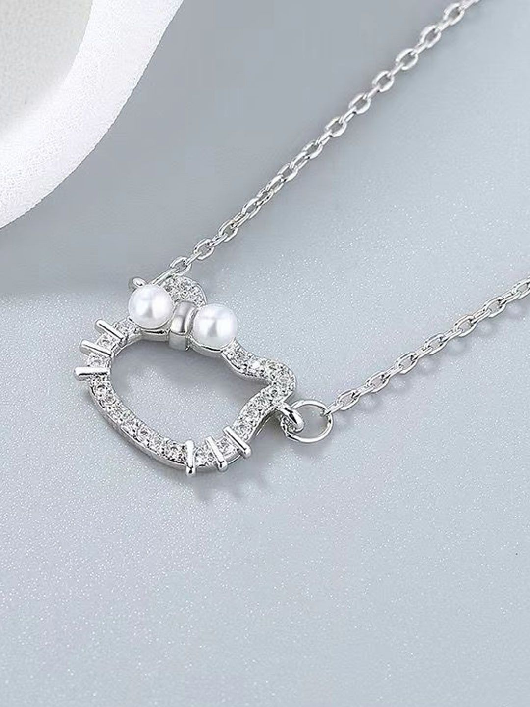 

StyleCast Silver-Toned Stone Studded & Pearls Beaded Elegant Minimal Chain