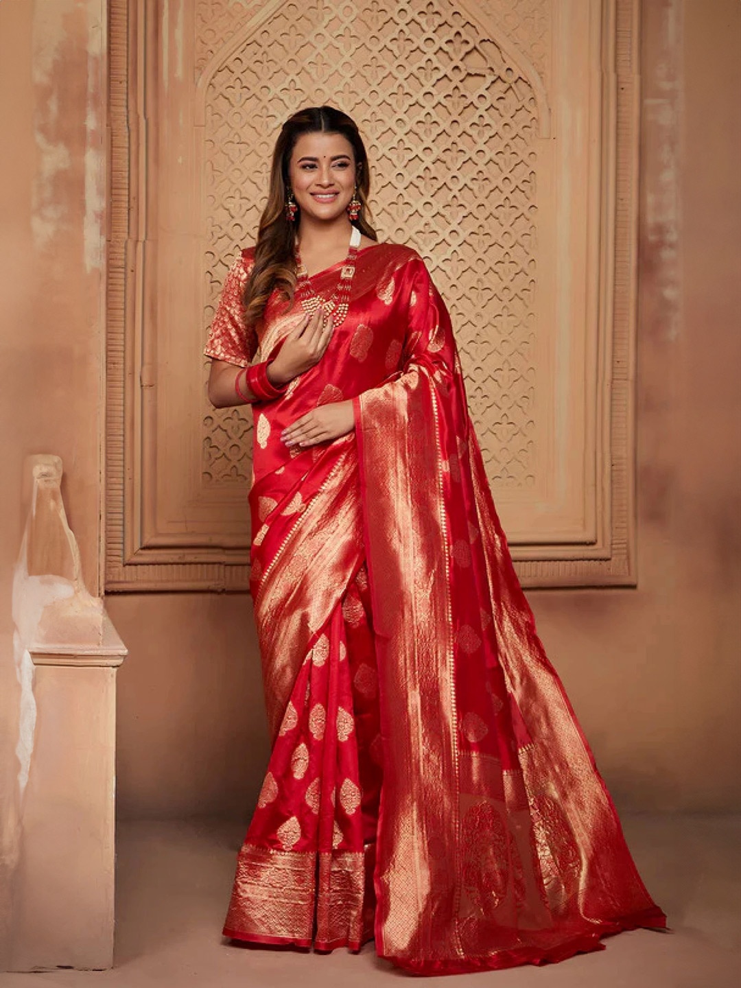 

Melok Woven Design Zari Silk Blend Banarasi Saree, Red