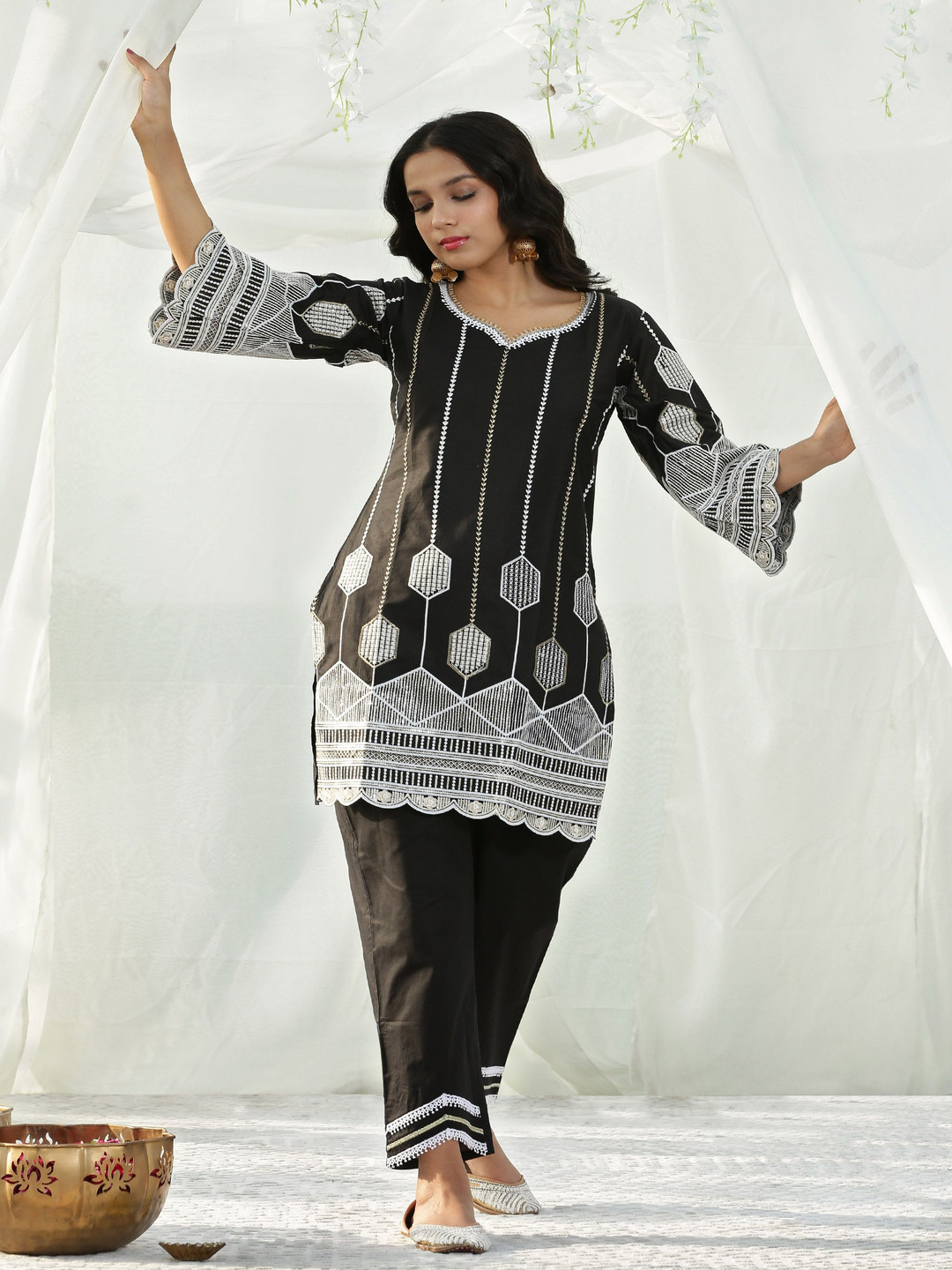 

SEW Floral Embroidered Thread Work V-Neck Pure Cotton Straight Kurta With Trousers, Black