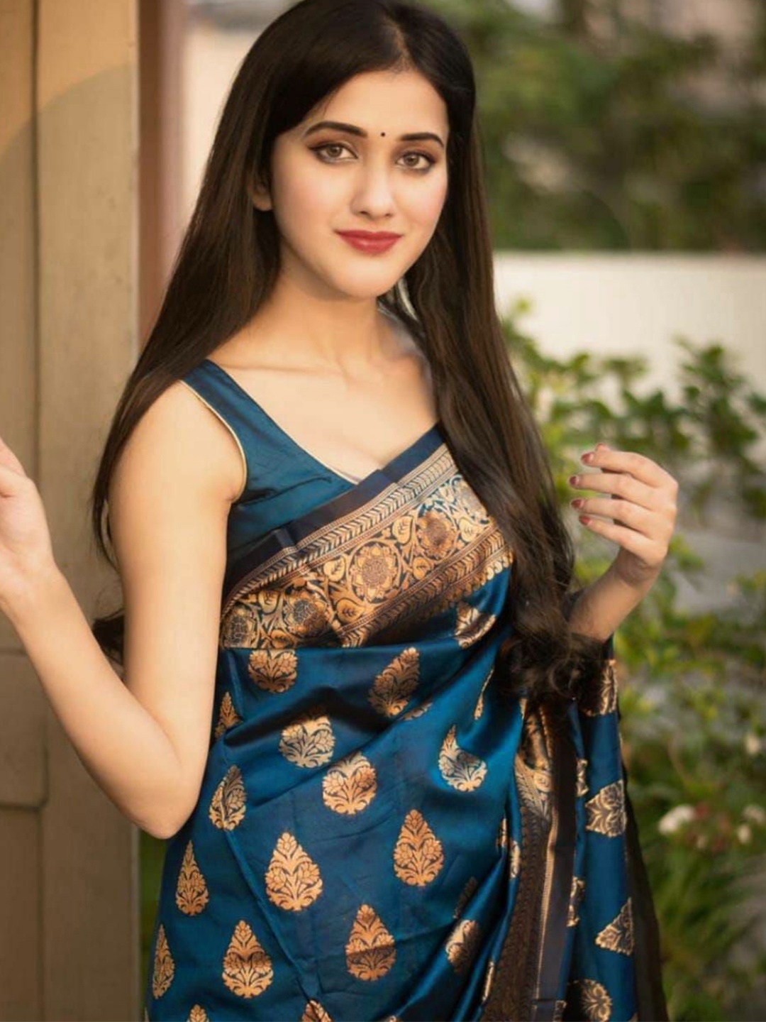 

choiceit Floral Zari Pure Silk Saree, Blue