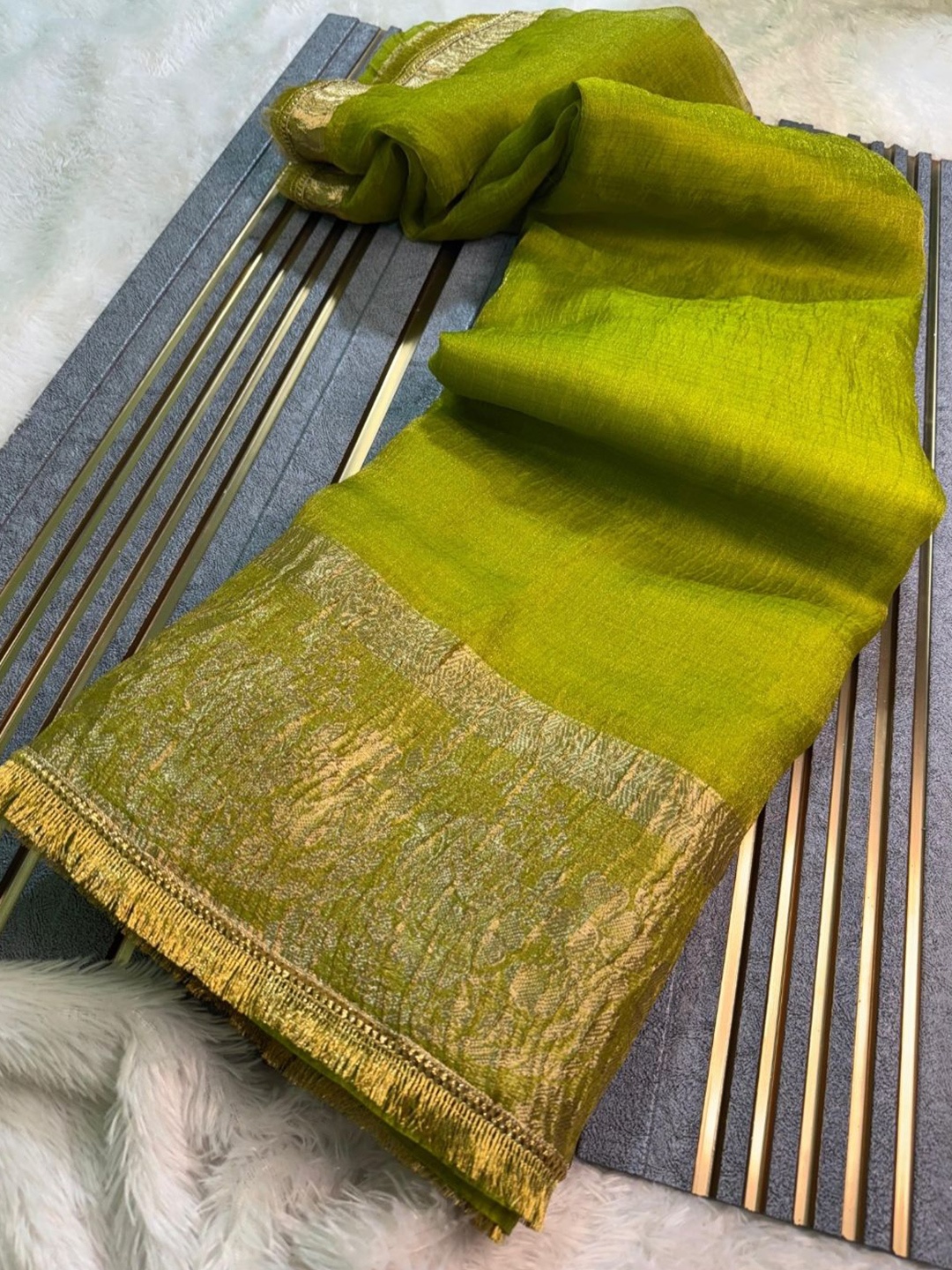 

DIVASTRI Zari Tissue Banarasi Saree, Green