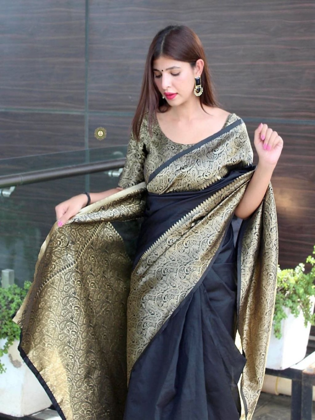 

KALINI Woven Design Zari Kanjeevaram Saree, Black