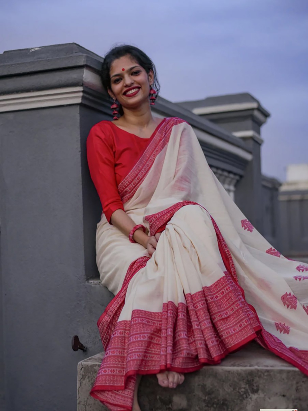 

Anjaneya Sarees Banarasi Saree, White