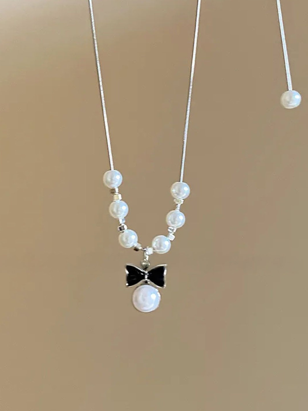 

StyleCast Elegant Silver-Toned Pearls Beaded Minimal Chain