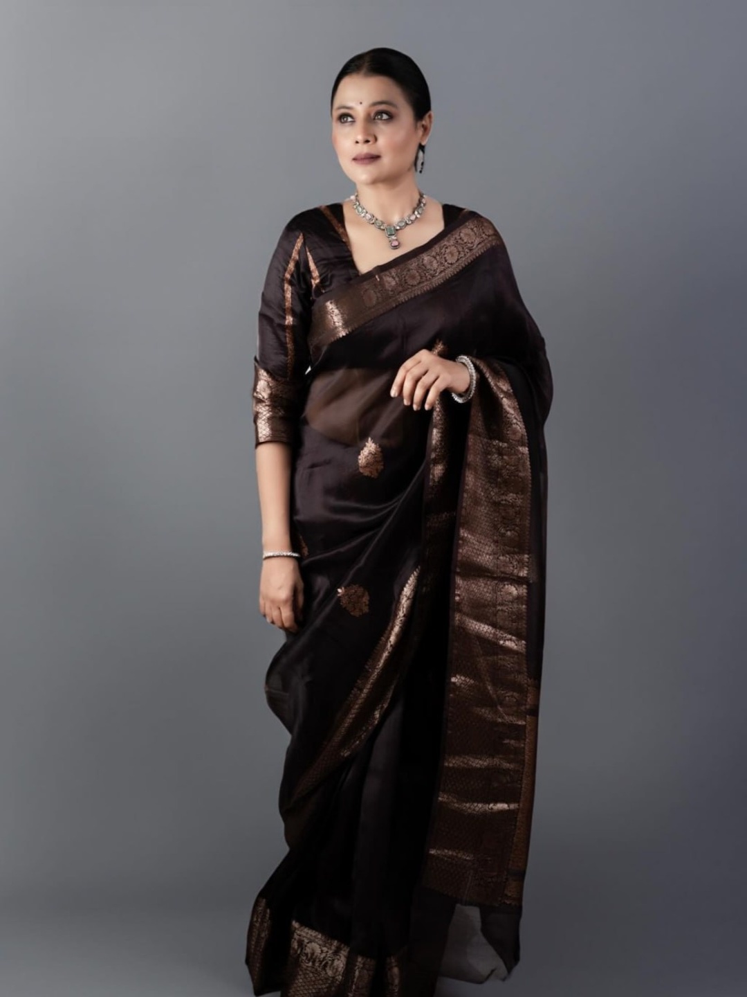 

Flosive Woven Design Zari Art Silk Banarasi Saree, Black