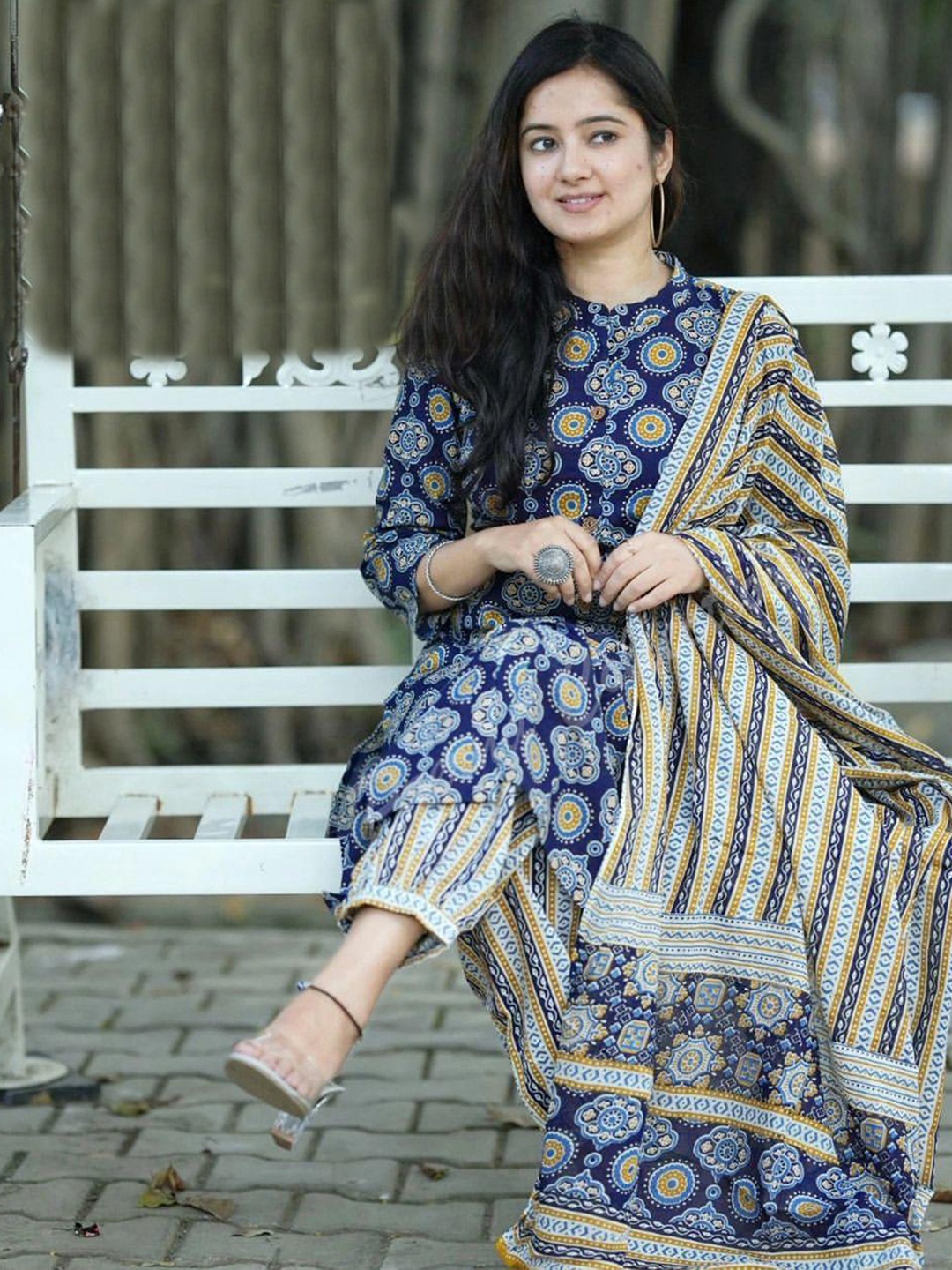 

SKYLEE Ethnic Motifs Printed Regular Kurta with Salwar & Dupatta, Navy blue