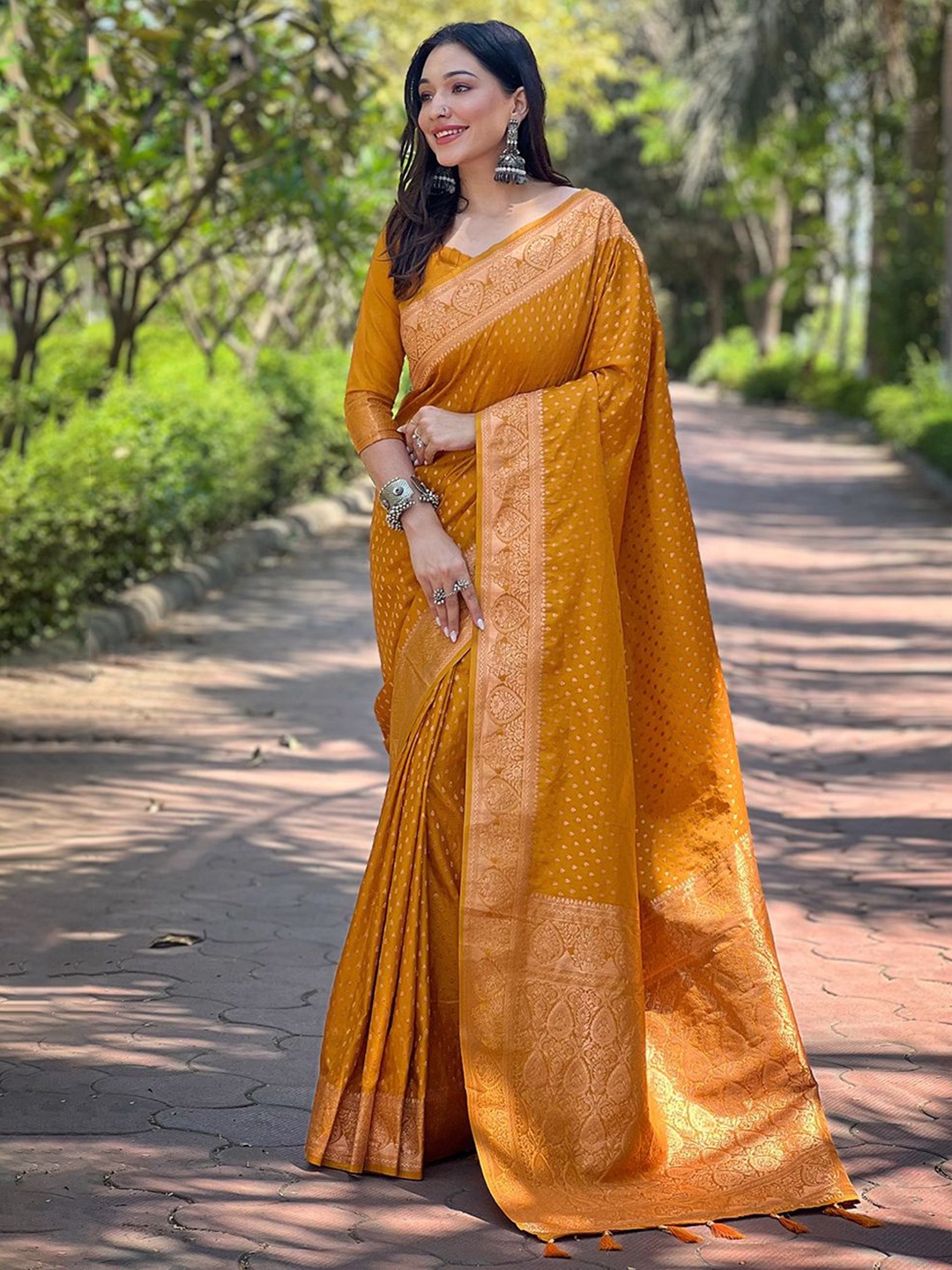 

Suha Art Silk Banarasi Saree, Mustard