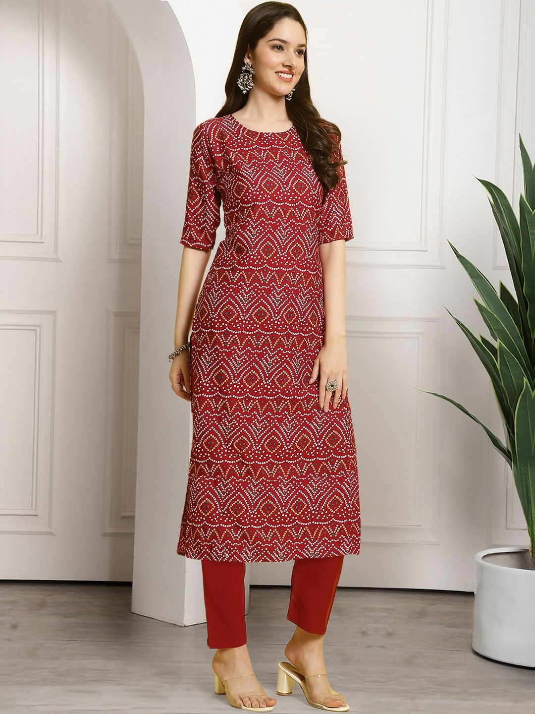 

7Threads Bandhani Printed Round Neck Straight Kurta with Trousers, Maroon