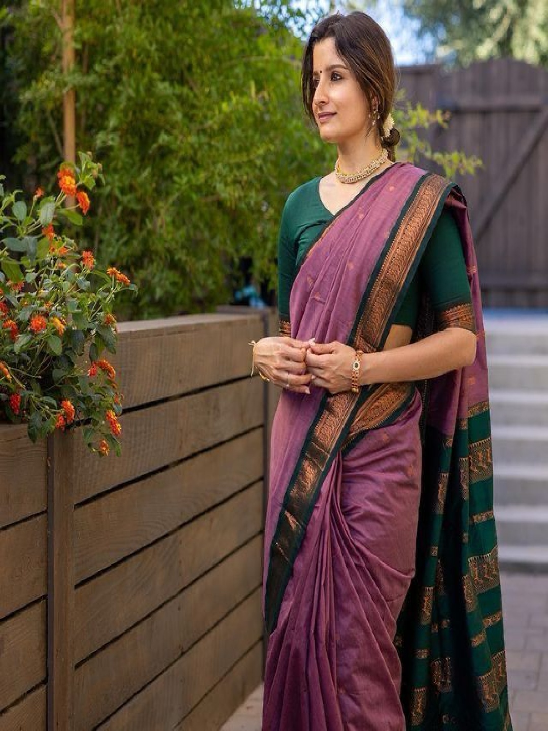 

NIWAA Ethnic Motifs Zari Silk Blend Banarasi Saree, Purple
