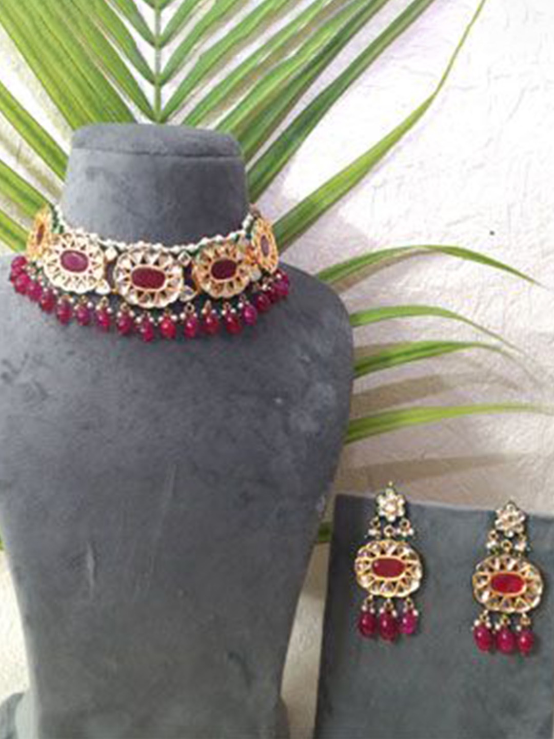 

STYLE DECO Gold-Plated Kundan Stone Studded & Beaded Choker Jewellery Set