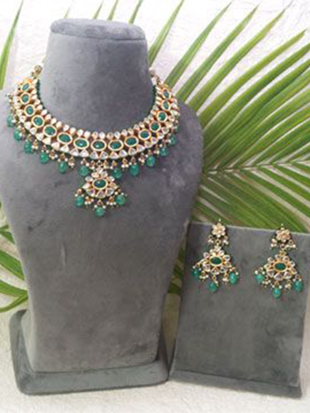 

STYLE DECO Gold-Plated Kundan Stone Studded & Beaded Jewellery Set