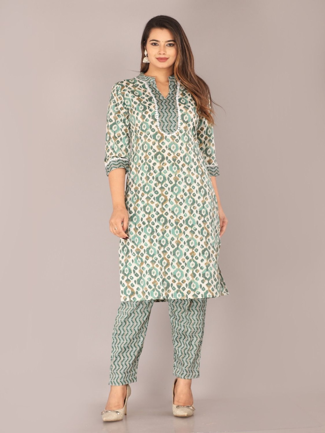 

ARANGETRAM Geometric Printed Mandarin Collar Sequinned Straight Kurta With Trouser, Green