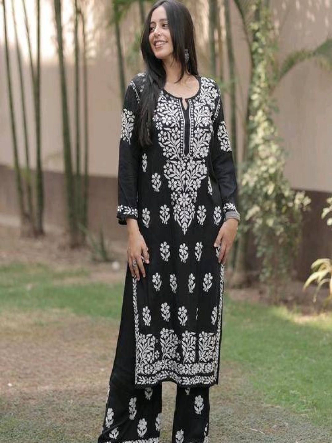 

Rujave Women Ethnic Motifs Embroidered Regular Chikankari Kurta with Palazzos, Black