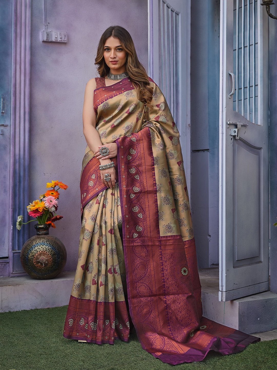 

choiceit Woven Design Zari Pure Silk Saree, Red