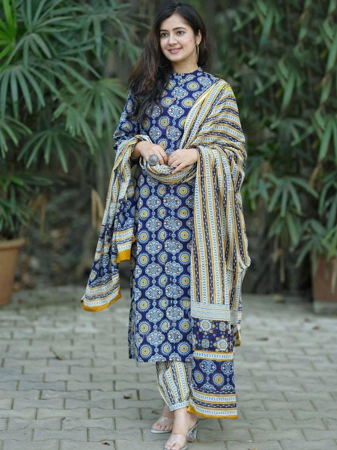 

KALINI Ethnic Motifs Printed Regular Kurta with Salwar & Dupatta, Navy blue