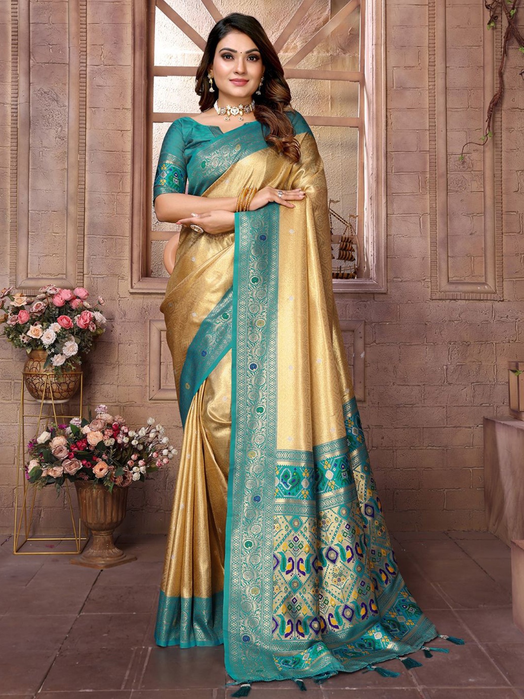 

Mitera Woven Design Zari Silk Blend Banarasi Saree, Beige