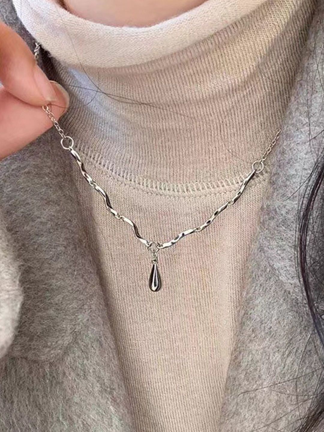 

StyleCast Elegant Silver-Toned Tear Drop Shaped Pendant Chain