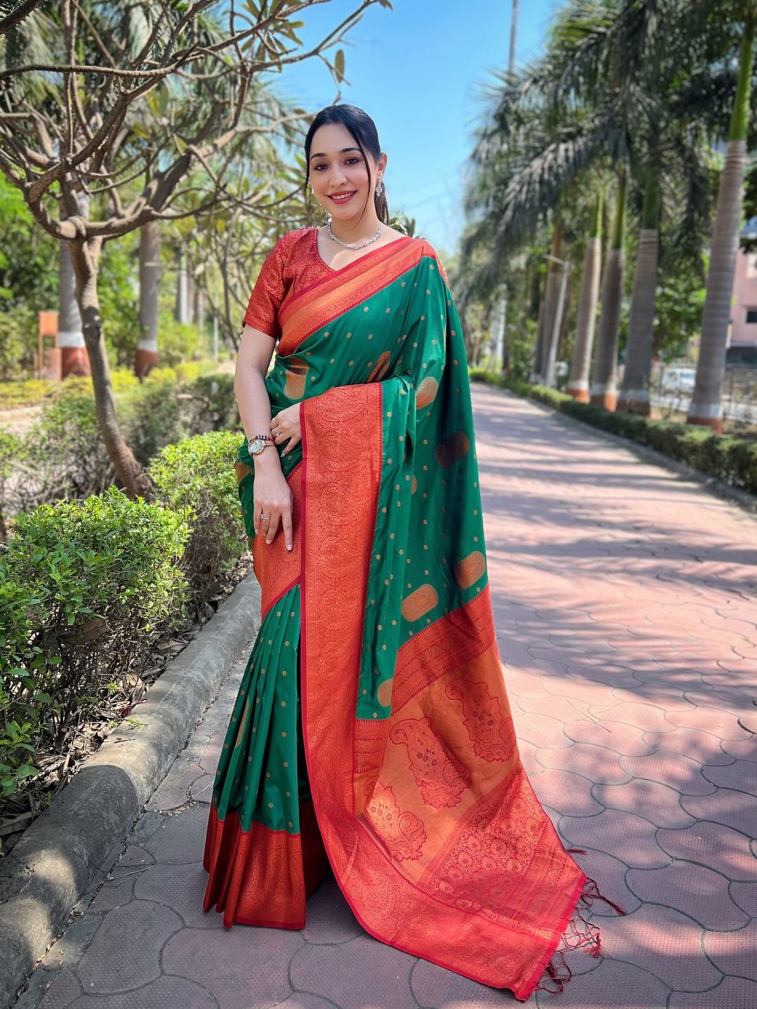 

Suha Art Silk Kanjeevaram Saree, Green