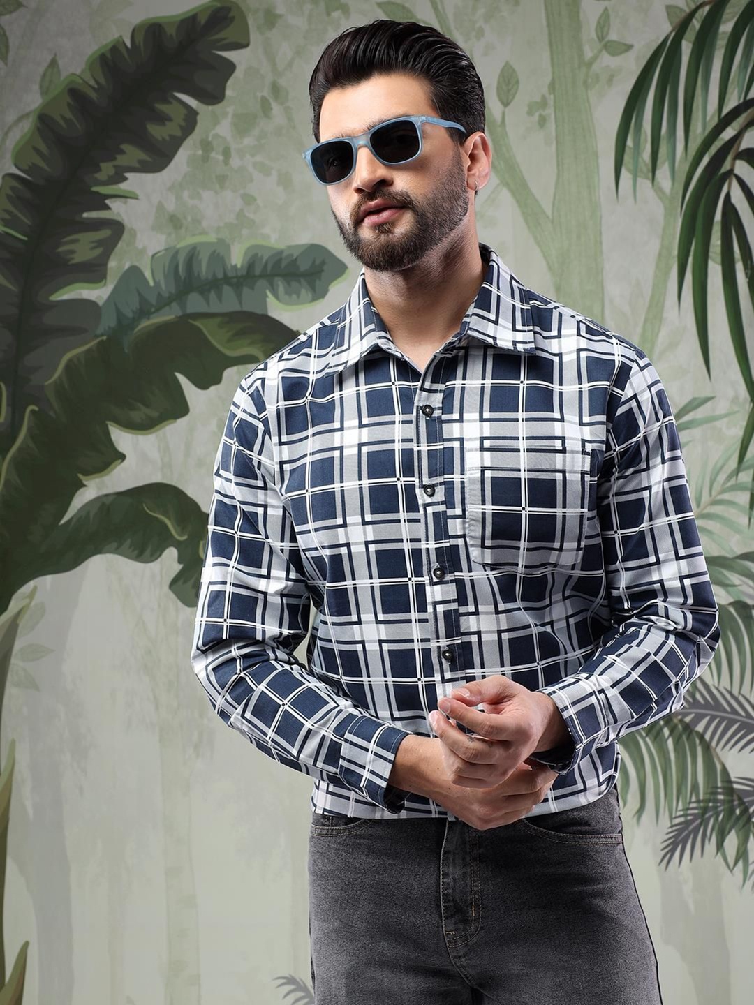 

Kotty Men Spread Collar Checked Casual Shirt, Navy blue
