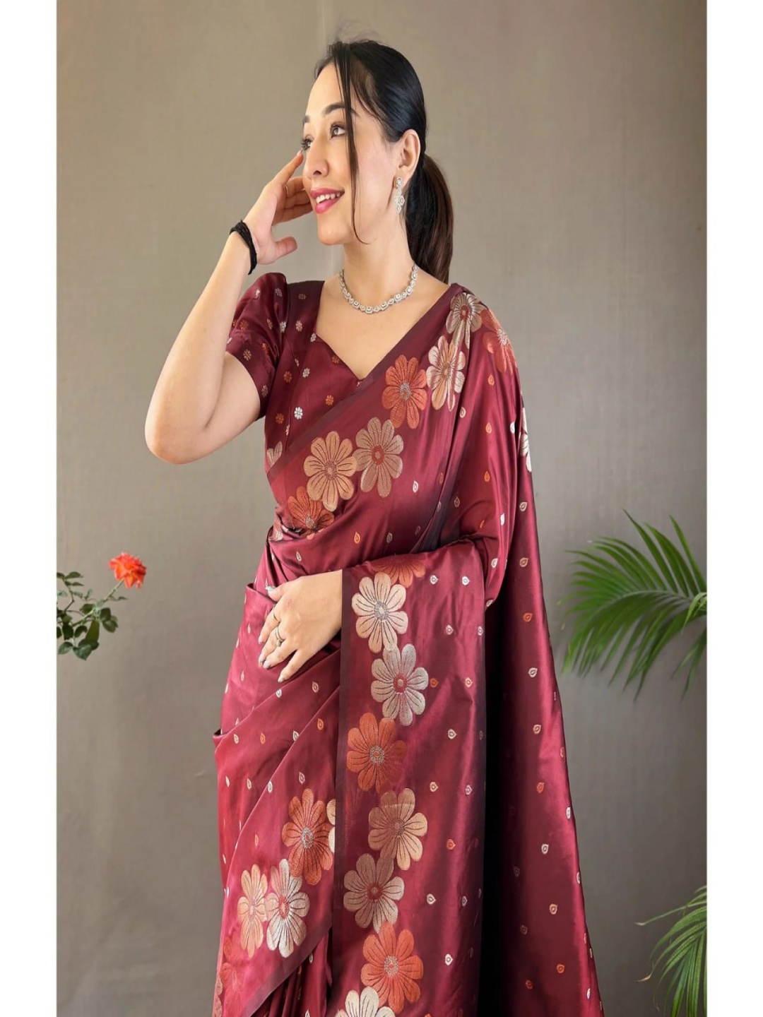 

revika Woven Design Zari Pure Silk Kanjeevaram Saree, Red