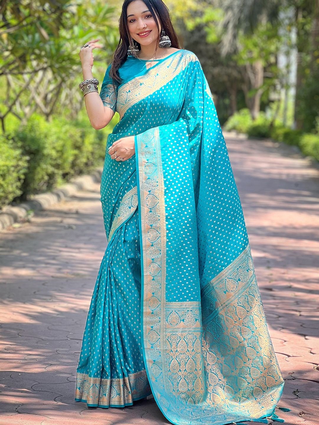 

Suha Art Silk Banarasi Saree, Blue