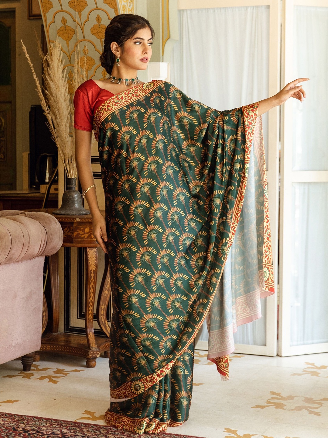 

ASHEERA Ethnic Motifs Satin Saree, Green