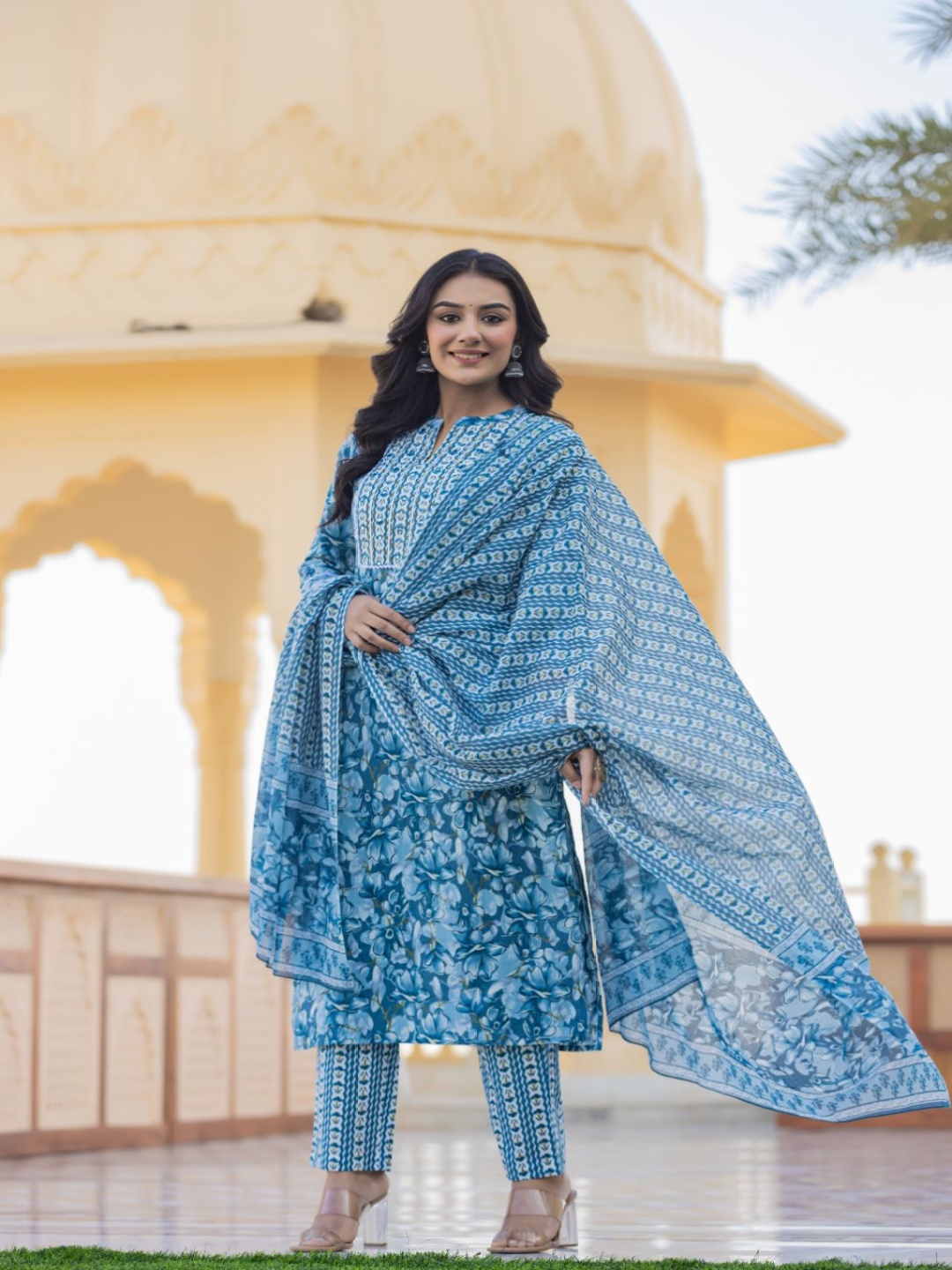 

AARDRAA Floral Printed Pure Cotton Straight Kurta With Trousers & Dupatta, Blue