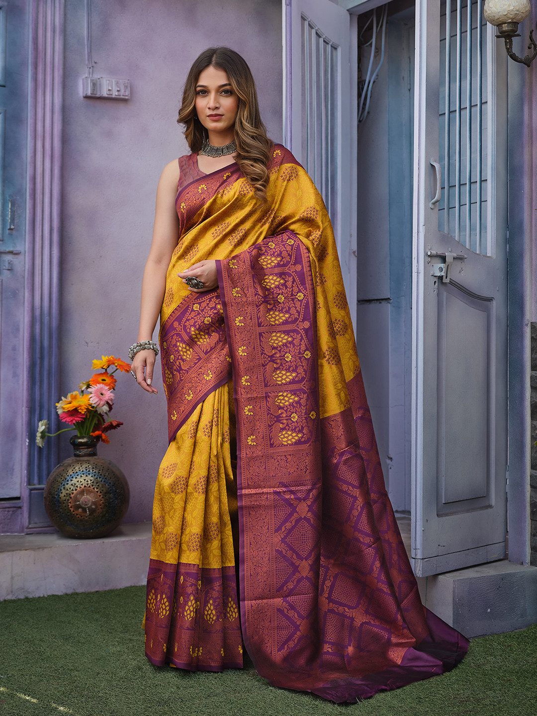 

choiceit Floral Zari Pure Silk Saree, Yellow
