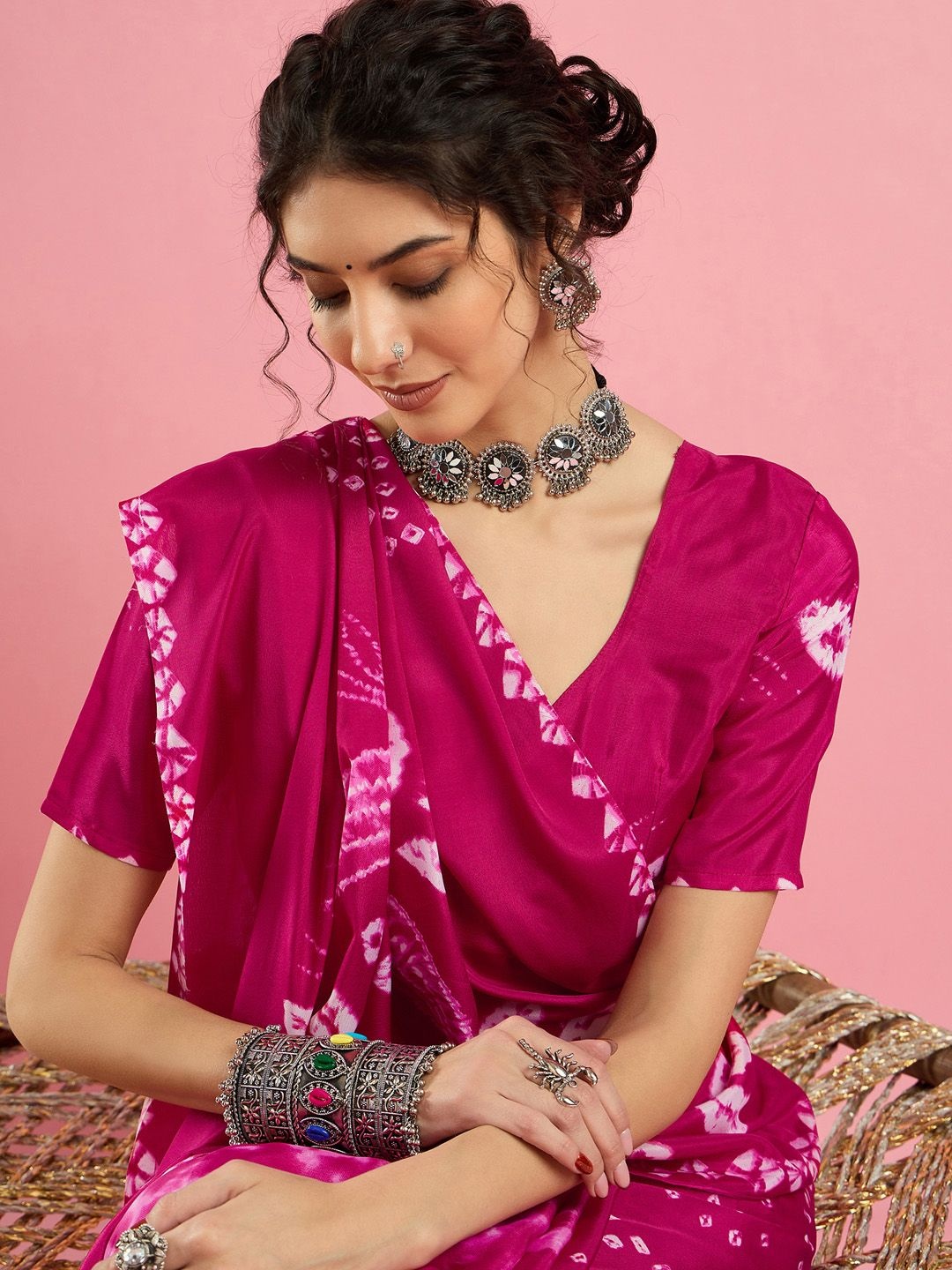 

Sangria Ethnic Printed Bandhani Saree With Blouse Piece, Pink