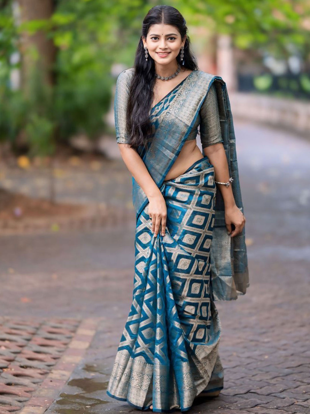 

choiceit Woven Design Zari Pure Silk Saree, Blue